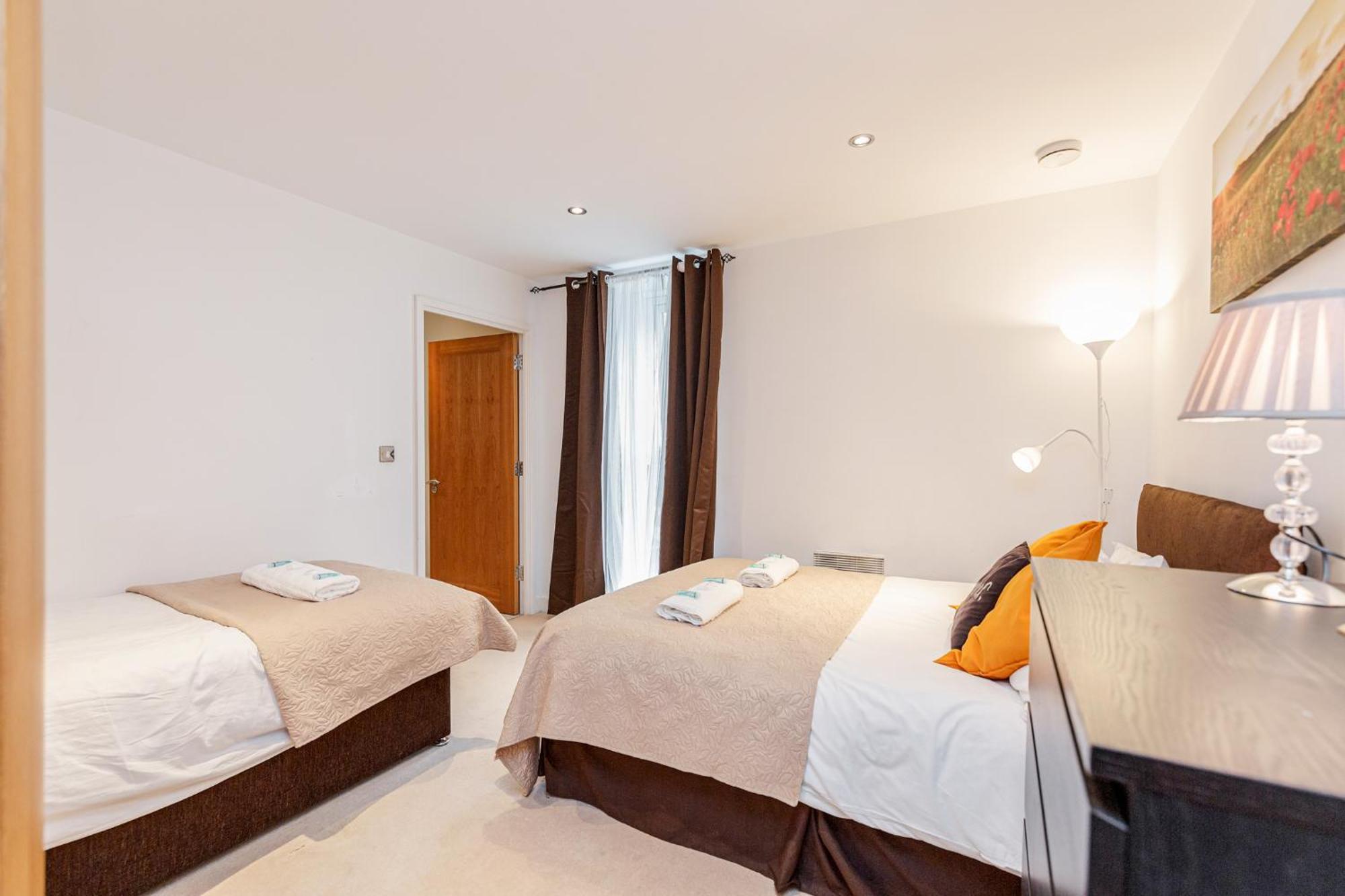 Premium By Excel * Londra