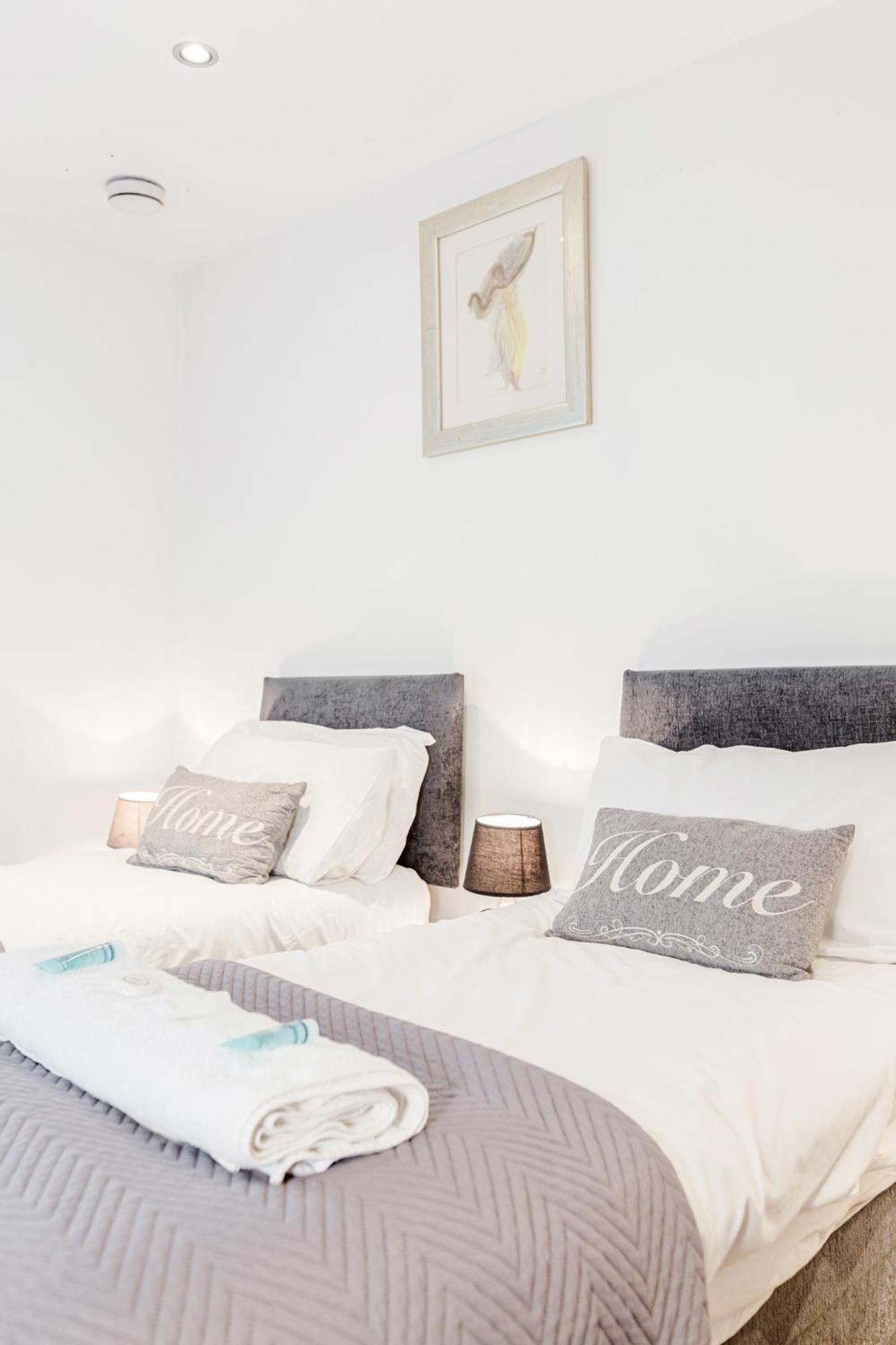 Premium By Excel * Londra